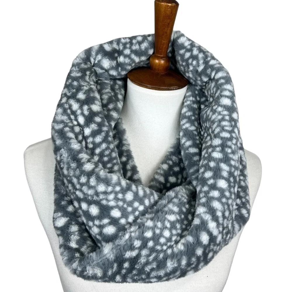 Anthropologie Sleeping on Snow Ingrid Leopard Infinity Scarf